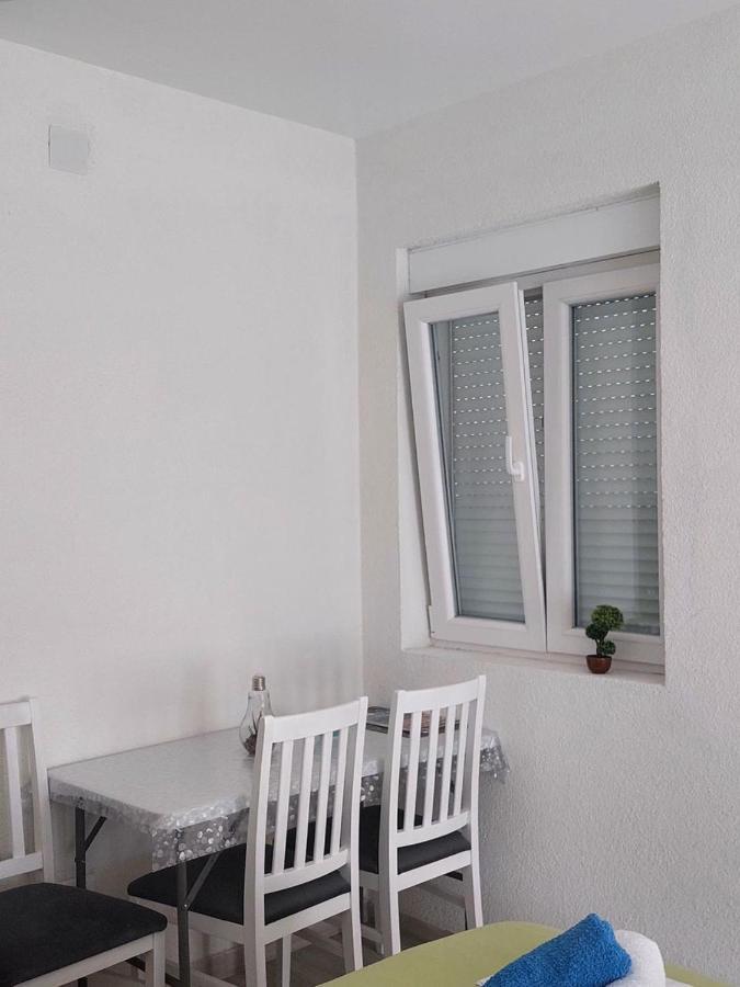Apartment Iva Bijela Eksteriør billede
