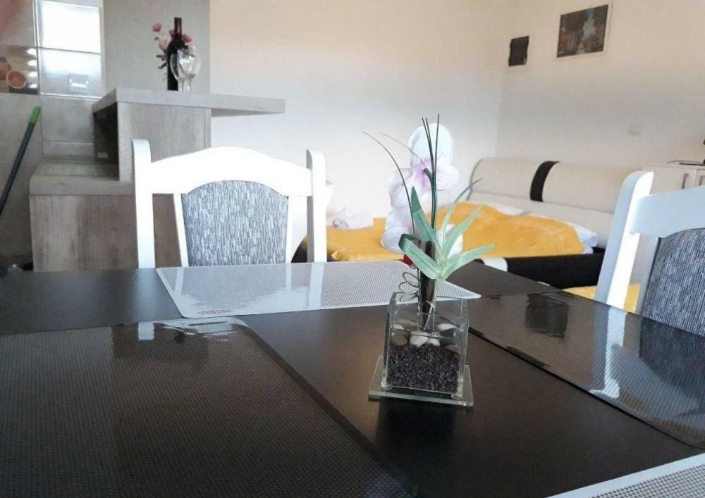 Apartment Iva Bijela Eksteriør billede